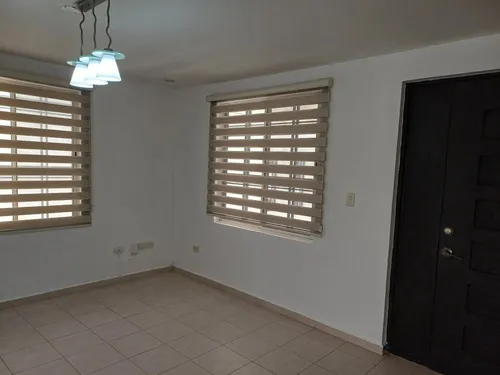 Casa En Renta En Paseo De Cumbres 4 Sector, Monterrey, Nuevo León.