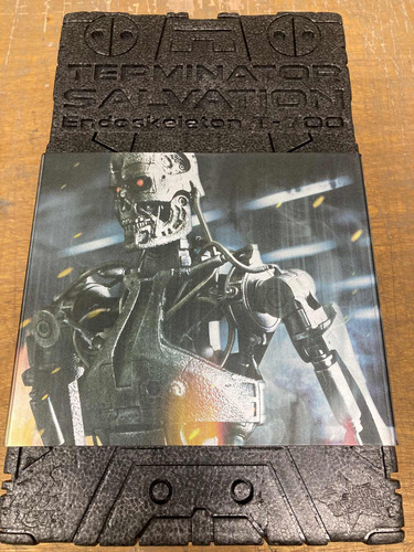T-700 Endoskeleton 1/6 Terminator Salvation Hot Toys
