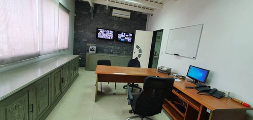 Imagen 2 de 10 de En Venta Edificio Industrial A Una Cuadra De La Estación Plaza Sucre. Inf, Ma, Fda. Varela 0424-1045413