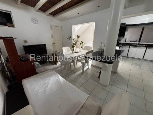 Naudy Escalona & Maribel Morillo Asesores Inmobiliarios De Rentahouse Venden Hermosa Y Amplia Casa De Dos Plantas En La Mora Cabudare