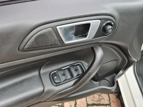 Ford Fiesta Titanium 1.6cc AT AA 4X2