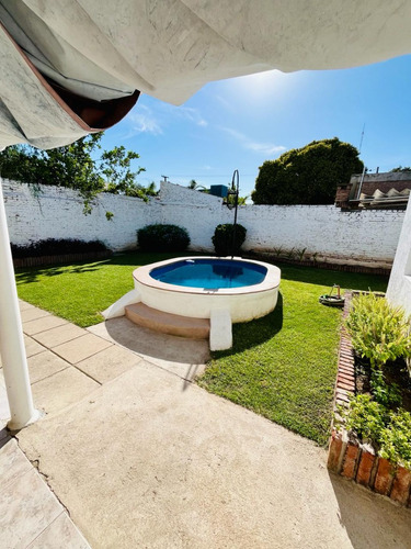 Venta Casa- 3 Dormitorios- 2 Baños -pileta-quincho-credito