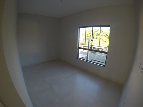 Lindo Sobrado No Bairro Salto Do Norte, Casa 02 Meio, Contendo 2 Suítes, Sala De Jantar, Cozinha, Lavabo, Área De Serviço, 1 Vaga De Garagem, Piso Porcelanato Porto Belo, Água Quente, Rebaixo Em Gess
