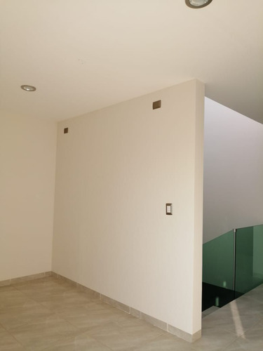 Hermosa Residencia En La Condesa Juriquilla, Estudio O 4ta Rec En Pb, Jardín,.