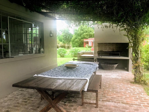 Casa Estilo Campo De Dormitorios 2 En Suite. Parrilla, Piscina. Garaje Para 2 Autos. La Escondida