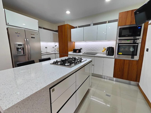 Imagen 1 de 16 de Cf. Se Vende Excelente Casa En Urb Villa Eugenia.