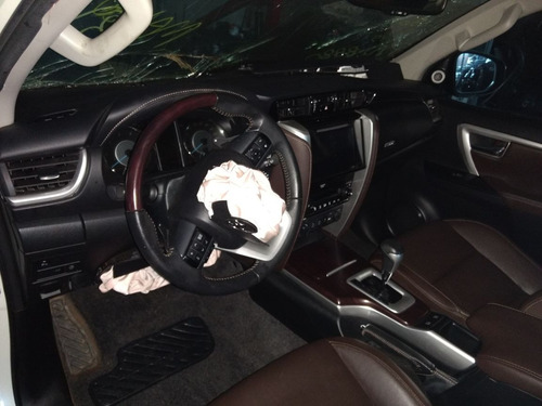 Imagem 8 de 14 de Sucata Batidos Peças Acessórios Toyota Hilux Sw4 Srx 2017
