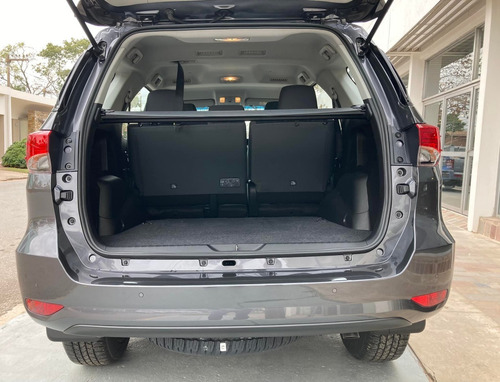 Imagen 7 de 15 de Toyota Sw4 2.8 Tdi 6a/t 5 Asientos Sr 4x4 0km My2022