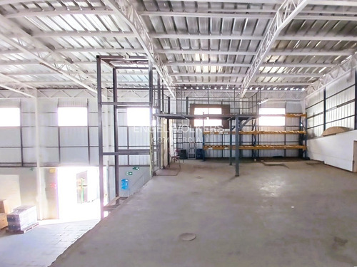 Bodega Más Oficinas En Venta / Parque Industrial La Reina