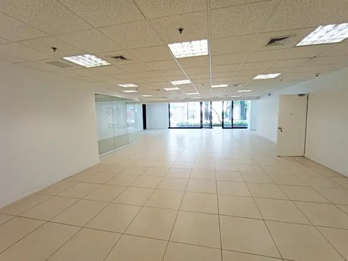 Local En Arriendo/venta En Chico Norte Ii. Cod V1087033