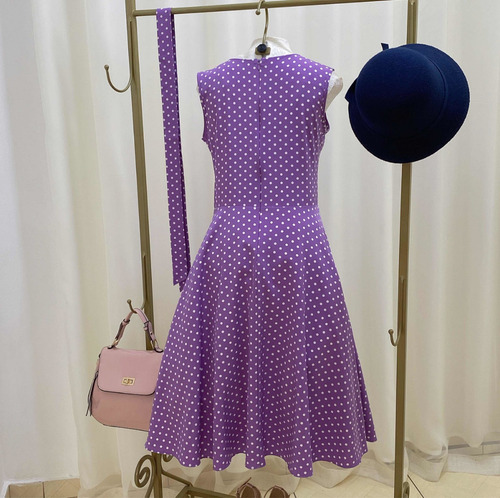 Imagem 9 de 9 de Vestido Gode Rodado Midi Sem Manga Lilás
