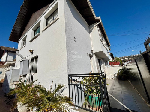 Venta Casa Viña 5 Dormitorios Con Depto Independiente, Patio