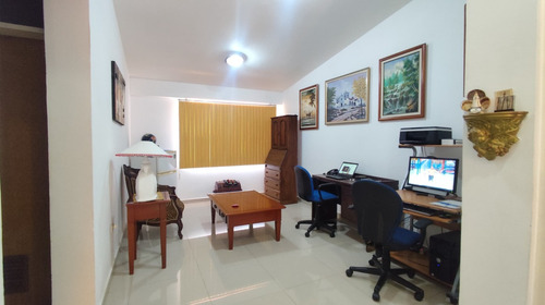 Teamhouse+ Vende Amplia Y Cómoda Casa En Calle Tamanaco De Morro Iii, Lecheria