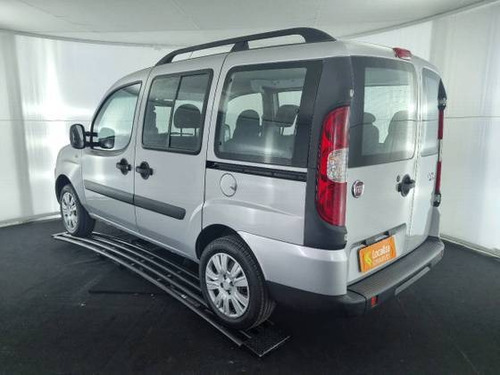 Imagem 8 de 15 de Fiat Doblò 1.8 Mpi Essence 7l 16v Flex 4p Manual