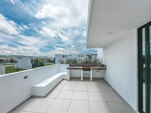 Casa En Venta Con Recámara En Planta Baja En Parque Veracruz.