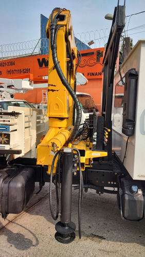 Mercedes Atron 1719 Modelo 2014 Com Munck