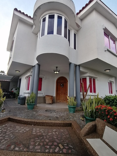 Imagen 28 de 28 de Fernando Guerrero Vende Casa-quinta De Esquina En Urb. La Viña