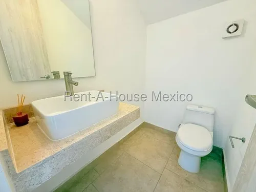 Casa En Renta De 3 Recamaras En El Salitre