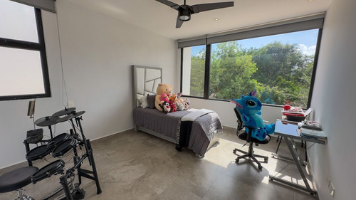 Casa En Venta Con Paneles Solares En Privada Residencial Parque Natura, Merida.