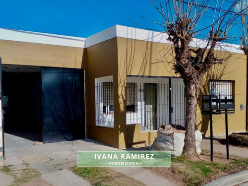 Casa De 3 Amb. En Venta, Barrio Sarmiento - Luján