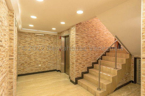 Edificio Para Usos Múltiples En Las Mercedes!!! 23-30721