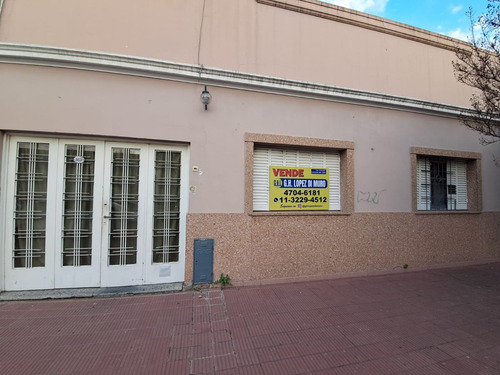 Casa Ideal Para 2 Familias (al Frente 4 Amb Con Garage Patio Y Terraza Y Al Fondo 4 Amb Con Patio Y Terraza)