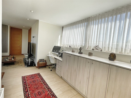 Casa En Venta De 7 Dorm. Mas Servicios En Chicureo Poniente