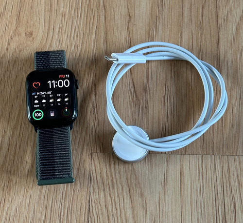 Apple Watch Series 7 Gps, 45mm, Aluminio Verde, Sport Loop Verde Oscuro (Usado)