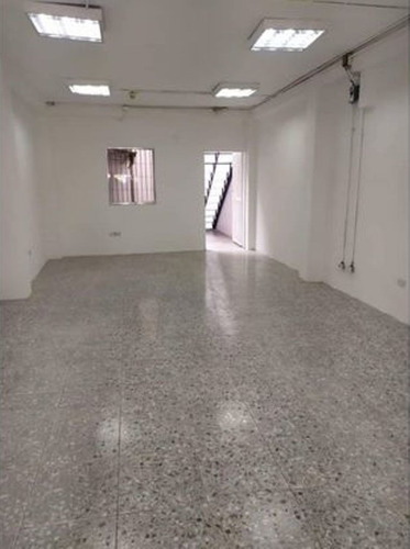Venta Y/o Alquiler Edificio De 3 Niveles En Chacao, 255m2, Remodelado.