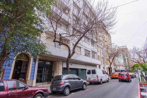 Mendoza 2300. Semipiso De Tres Dormitorios Con Dependencia.