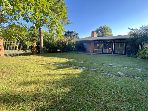 Imagen 1 de 11 de Casa En Venta En Playa Mansa-punta Del Este - Punta Del Este Mansa
