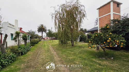 En Venta - Hermosa Casa Con Taller Y Frente A Dos Calles