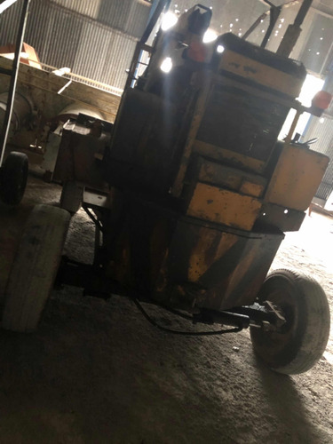 Imagen 8 de 12 de Grua Milanese Crane 3tn Diesel Funcionando,envio Al Interior