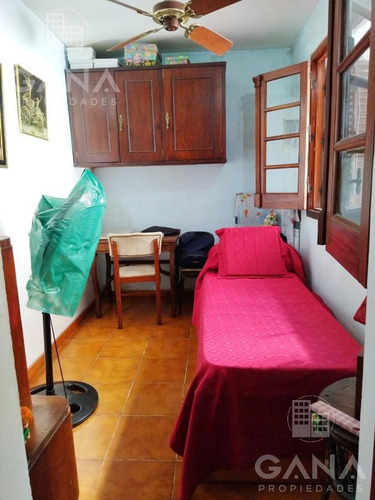 Casa De Pasillo En Barrio Martin, A Reciclar, Excelente Oportunidad.