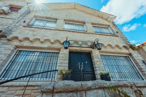 Casa En Venta - 3 Dormitorios 3 Baños - Cochera - 202mts2 - Mar Del Plata