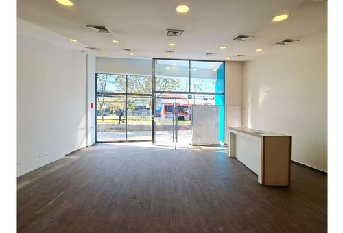 Amplio Local Comercial En Av. Las Condes