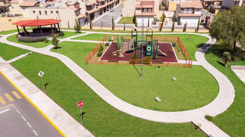 Venta De Casa En Pachuca Fraccionamiento Con Alberca, 3 Recamaras, 2 Lugares De Estacionamiento. Agenda Tu Visita Hoy Mismo!