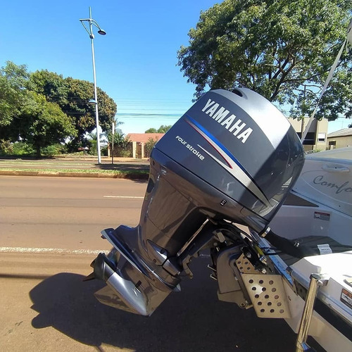 Imagem 4 de 6 de Lancha Ventura 215 Com Motor 150hp Yamaha 4t