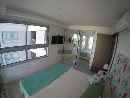 Apartamento En Brava, 1 Dormitorio- Ref: 2943