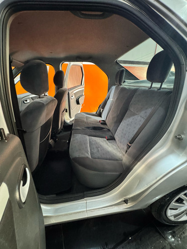 Renault Logan 1.6 16v Privilège Hi-flex 4p