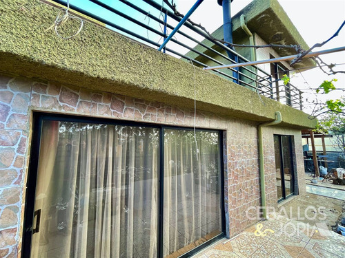 Casa En Venta De 7 Dorm. En Quilpué