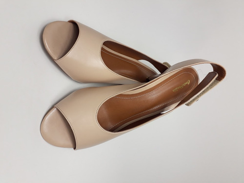 Imagem 4 de 4 de Sandália Peep Toe Couro Tamanhos Especiais