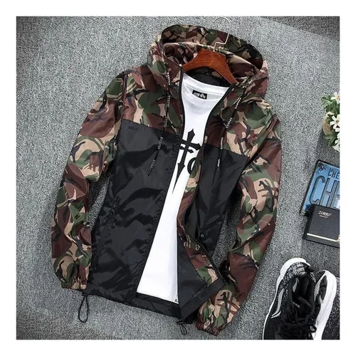 Chaqueta Cortavientos Con Capucha De Camuflaje