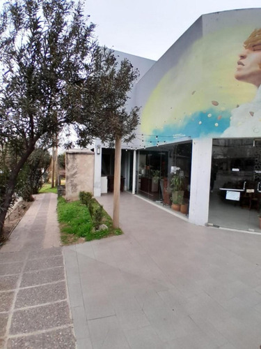 Departamento En Venta - 4 Dormitorios 2 Baños - Villa De Las Rosas