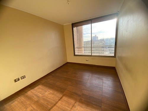 Departamento En Venta De 4 Dorm.2 Estacs. Bd. En Las Condes