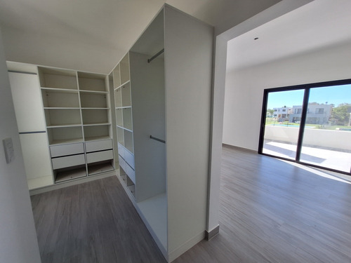 Casa En Venta Con Pileta Santa Elena
