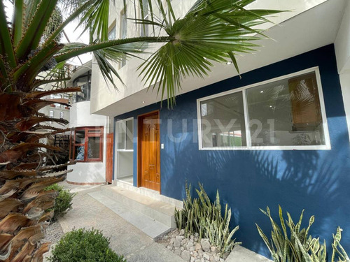 Venta De Casa, 3 Recamaras Con Closet, 3 Baños, Amplio Jardín Con Terraza