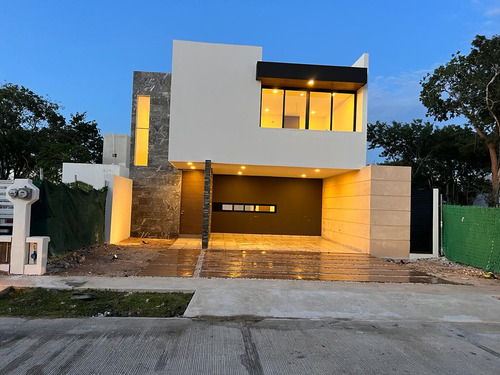 Casa En Venta Con Piscina En Privada Parque Natura, Yucatán