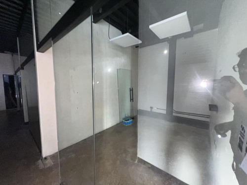 Nave En Alquiler En Av. Barceló, Bávaro, Punta Cana, 465m2, 3 Baños, 4 Parqueos, Excelente Ubicacion, Costa De 3 Niveles, Espaciosa, Seguridad, Zona Ideal Para Deposito O Fabrica.