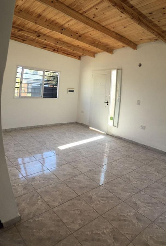 Imagen 8 de 14 de Casa En Venta - 2 Dormitorios 1 Baño - 60mts2 - Villa Elisa